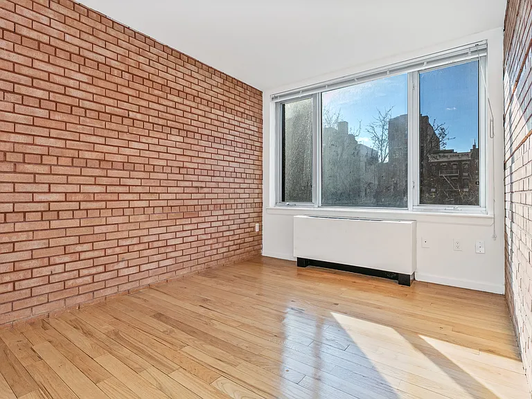 222 E 3rd St #4D — Photo 2