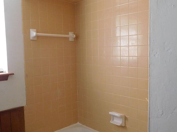 2nd image of 102 Meadowbrook Dr