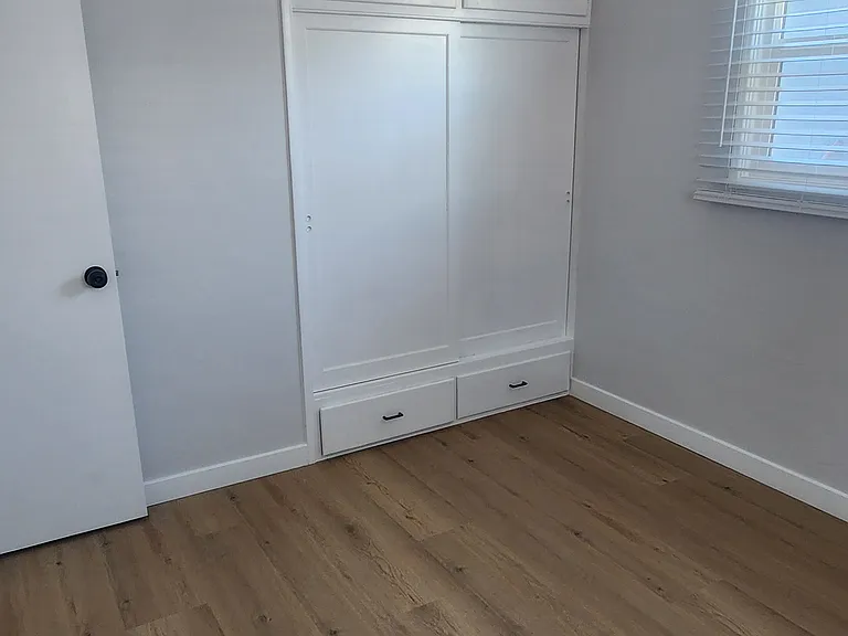 565 Flower St — Photo 13