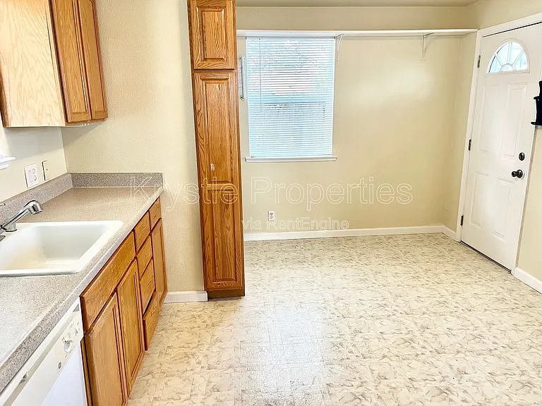 544 Porter St — Photo 8