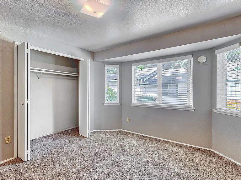 Evergreen Apartments — Photo 20