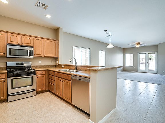 5th image of 1228 E Country Crossing Way