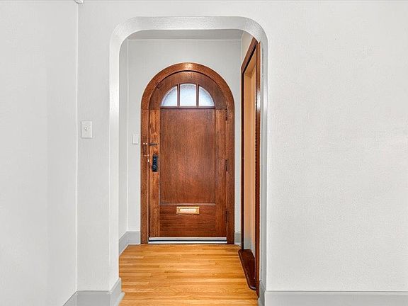 5th image of 3003 W Fairview Ave