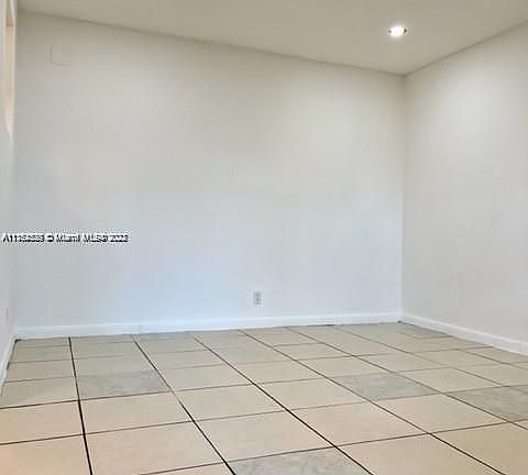 4th image of 1204 NE 5th Ave APT 2