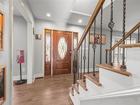 3rd image of 301 Beck Forest Ln