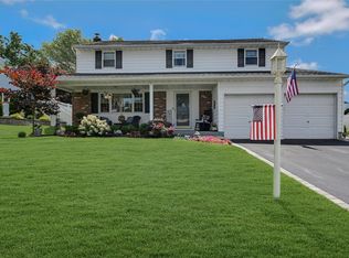 10 Beauregard Dr, Lake Grove, NY 11755