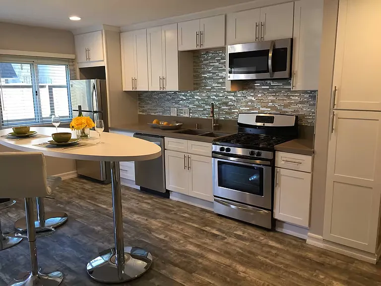 2055 Albatross St #6 — Photo 1