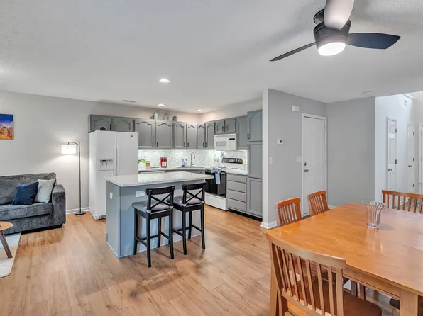 5906 Prescott Ct, Charlotte, NC 28269