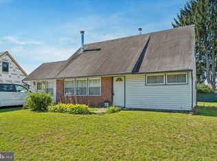 31 Quickset Rd, Levittown, PA 19057