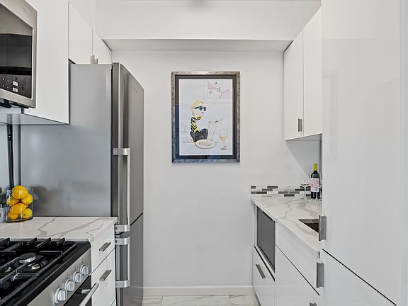 4th image of 230 E 79th St APT 20D