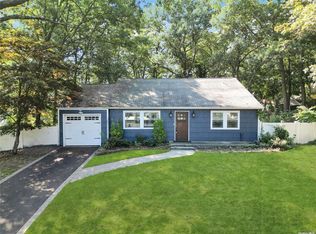 10 Eileen Ct, Coram, NY 11727