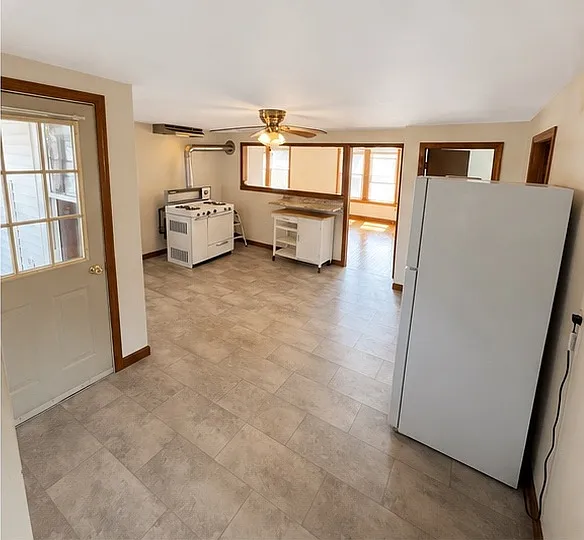3 bed, 1150 sqft, $2,200 — Photo 4