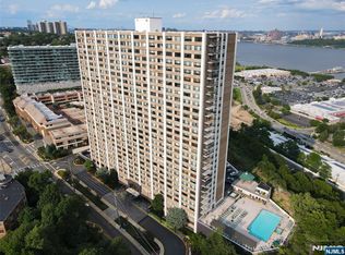 250 Gorge Rd APT 14J, Cliffside Park, NJ 07010