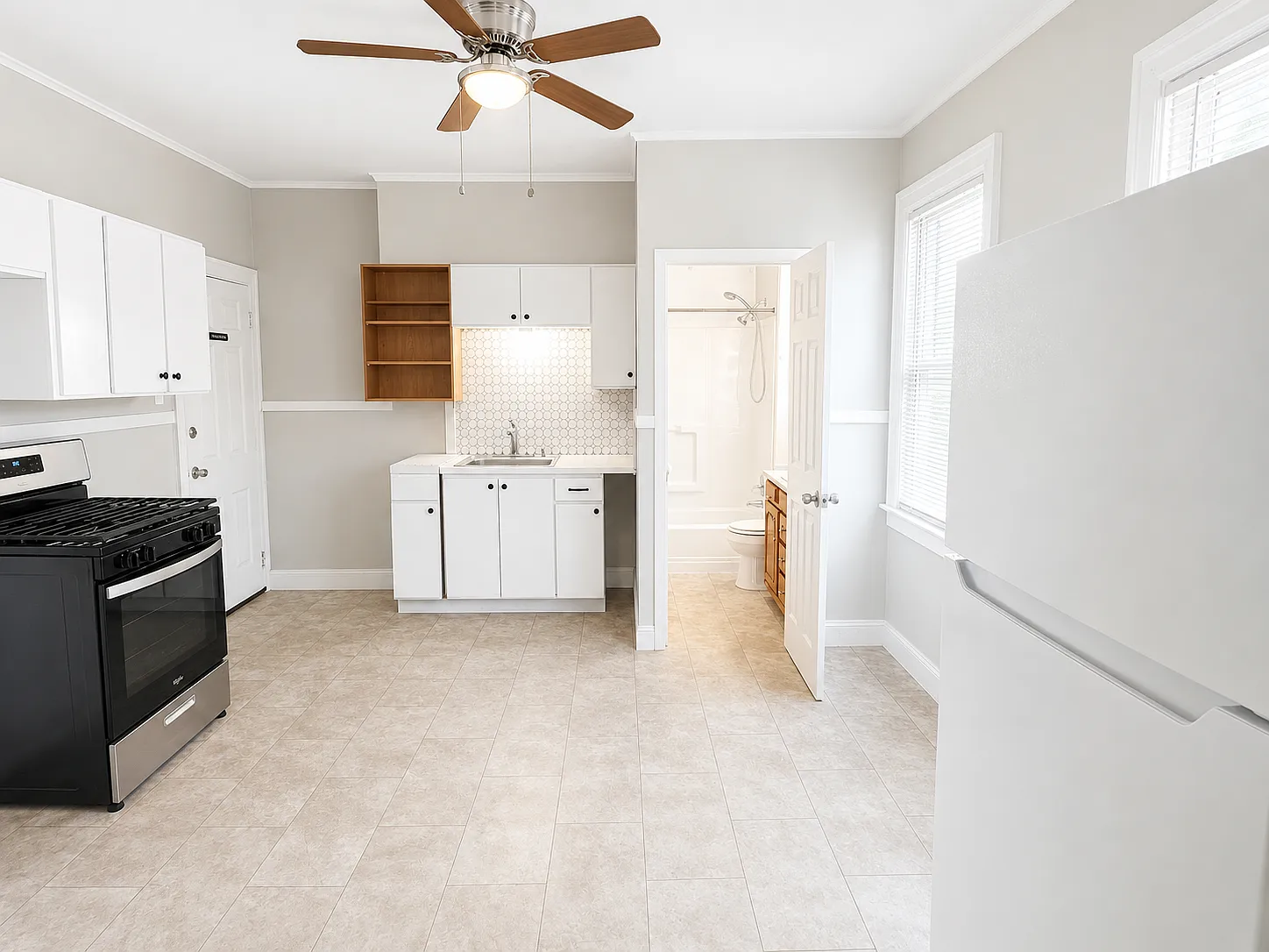 2 bed, 1000 sqft, $1,075 — Photo 3
