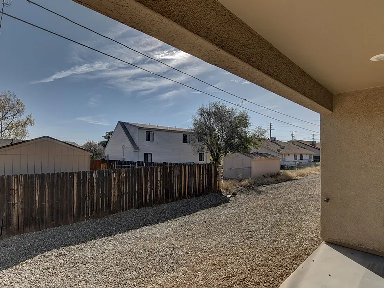 3027 N Corrine Dr — Photo 21