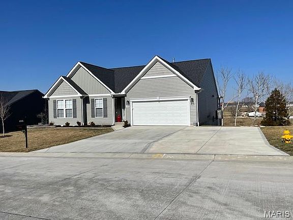 3rd image of 415 Sophia Dr