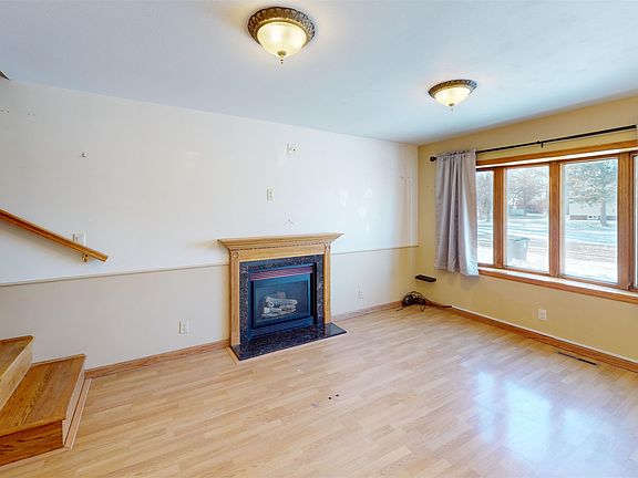5th image of 216 2nd Ave N