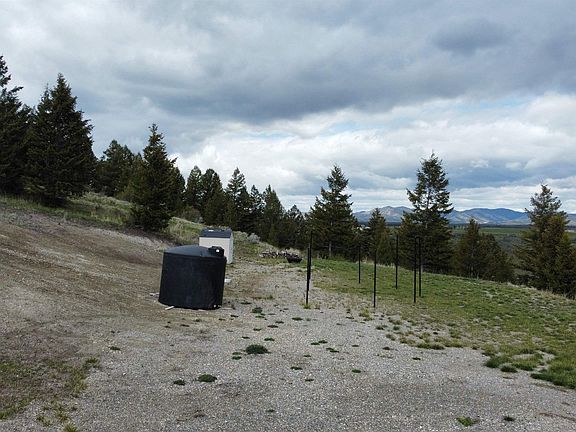 5th image of 3111 Caribou Rd
