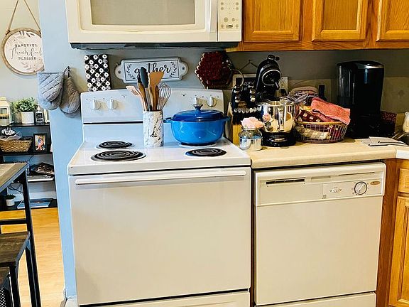 3rd image of 1537 Poplar St APT 3A