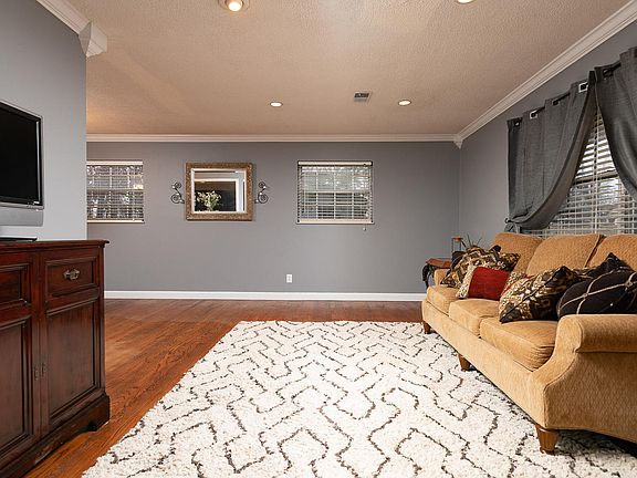 4th image of 8232 Landmark Dr