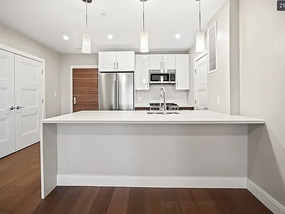 3rd image of 425 Lagrange St Unit 211