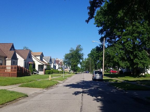 4th image of 2918 Wellington Ave
