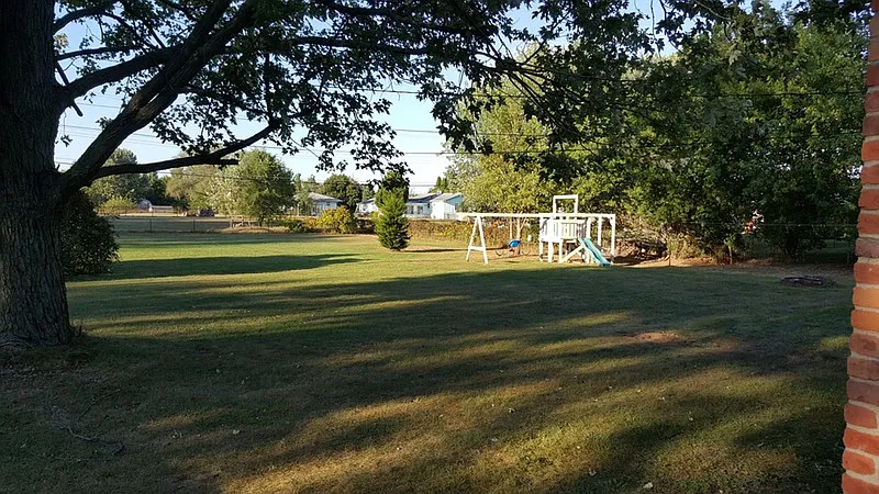 3 bed, 1.5 bath, 1224 sqft, $2,450 — Photo 2