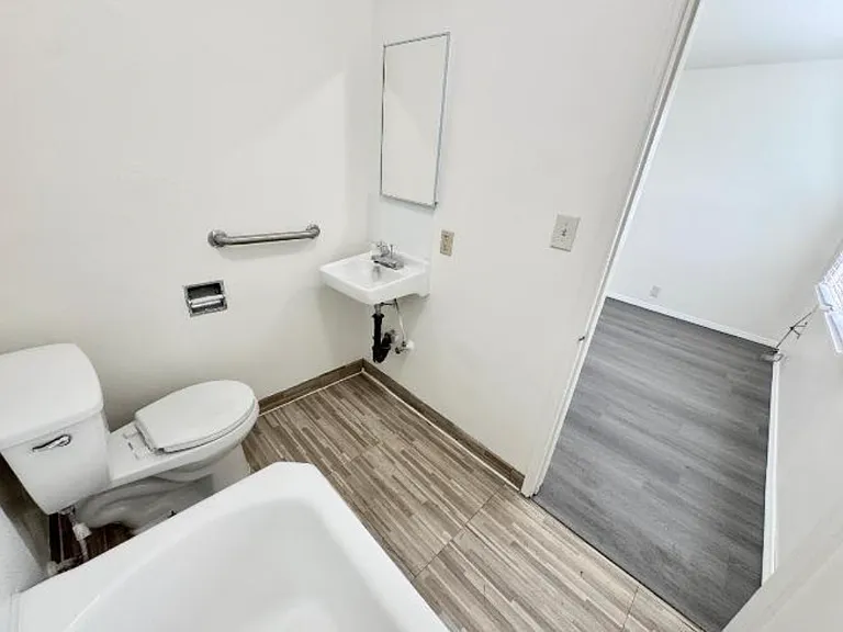 1516 W 99th St #1/2 — Photo 10