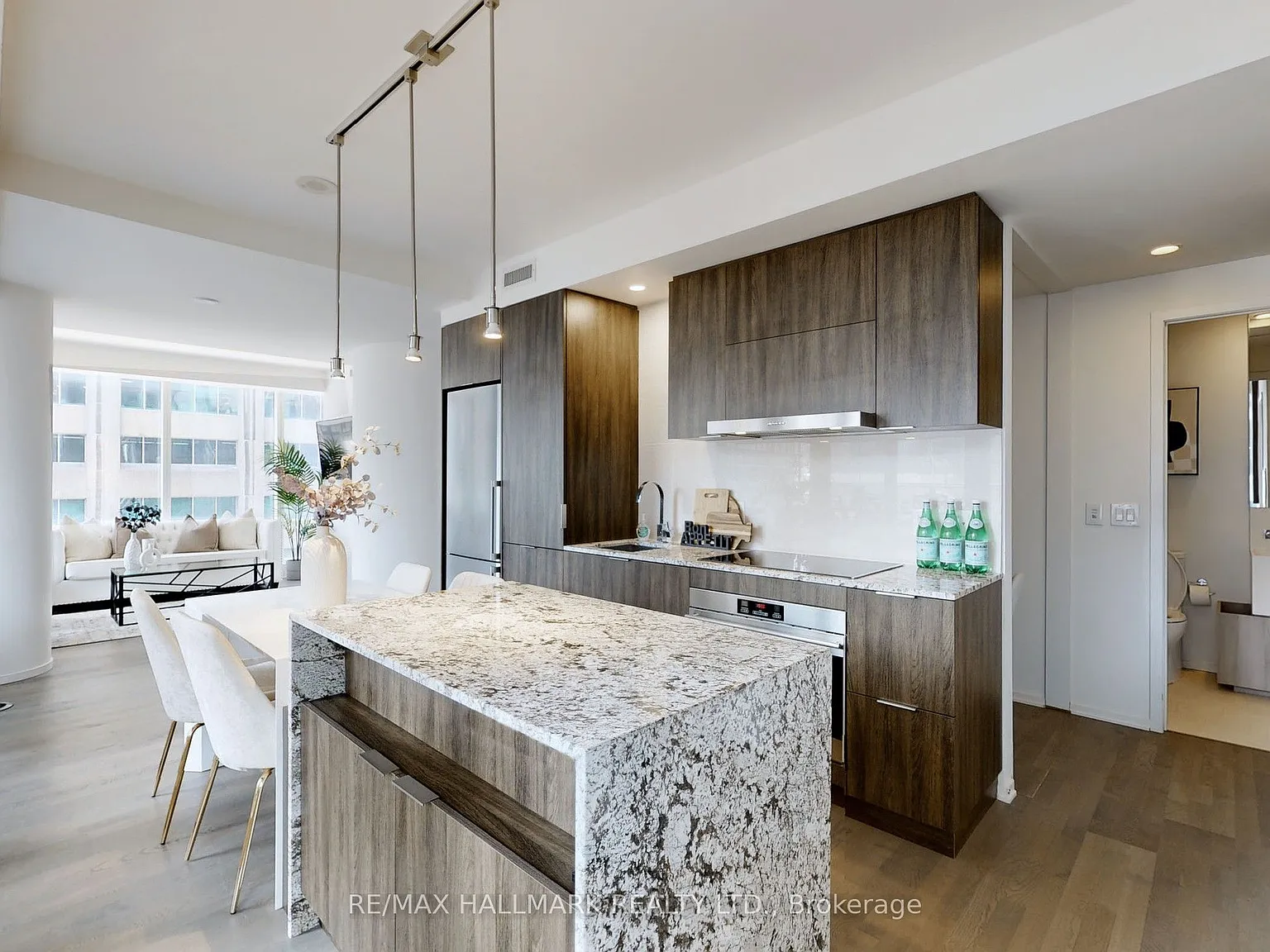 3 bed, $4,290 — Photo 1
