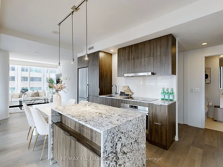 1 Bloor St E #520 — Photo 1