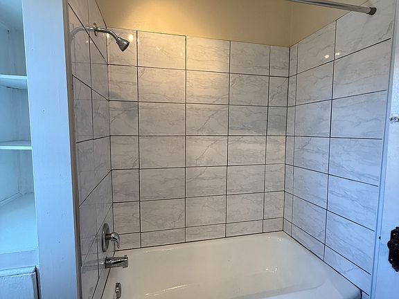 5th image of 4 Undermount Ave #3