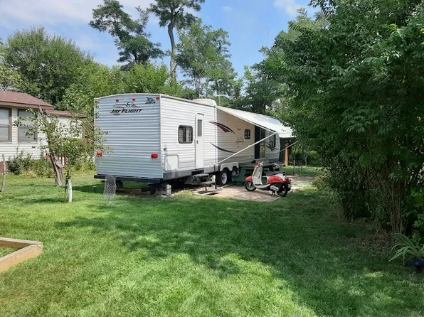 28-135 Woodhaven Lakes, Sublette, IL 61367