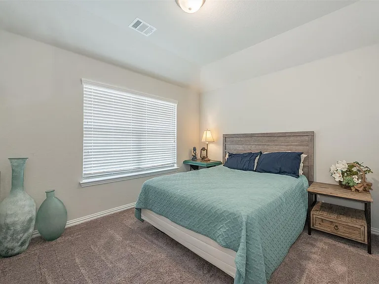 717 Seabourne Dr — Photo 7
