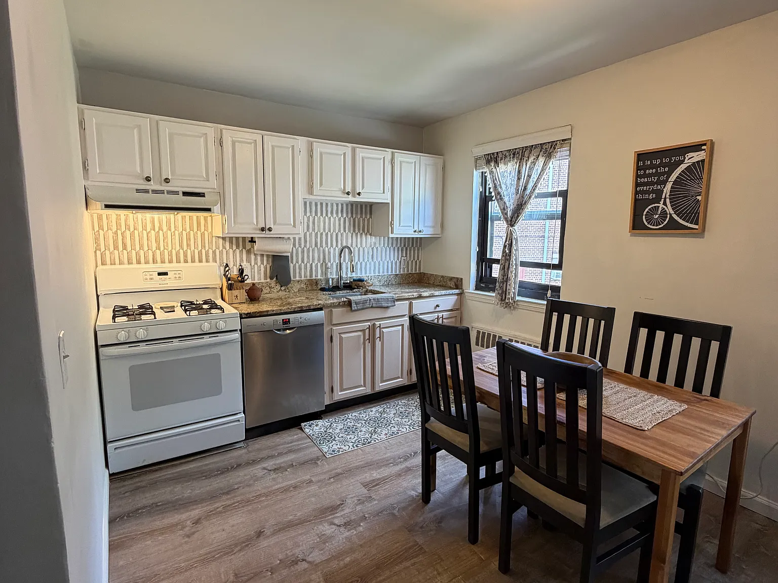 2 bed, 1010 sqft, $3,100 — Photo 3