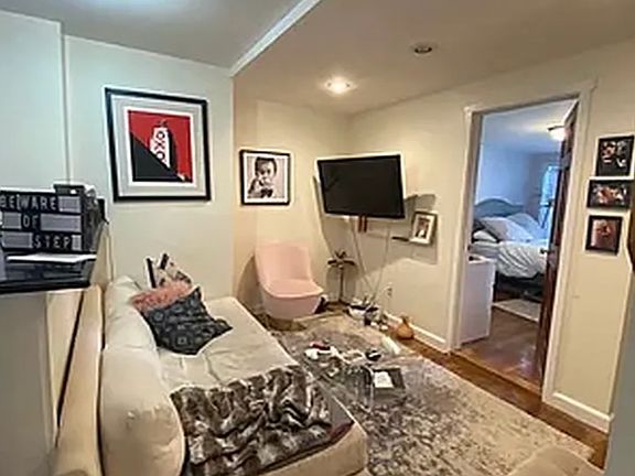 5th image of 31 Crosby St APT 21