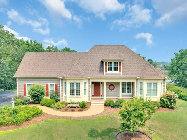 11 Miscoe Rd, Mendon, MA 01756