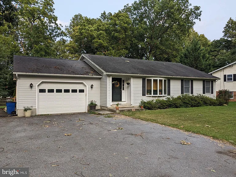 164 Ashley Dr — Photo 1