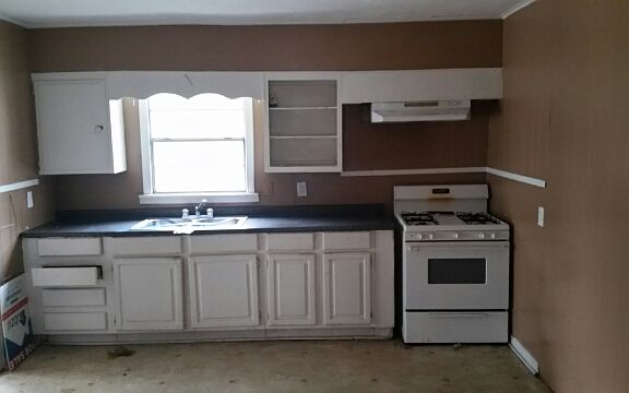 4th image of 1301 E Burleson St
