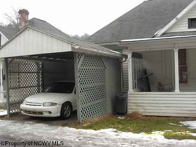 2nd image of 107 Valley St