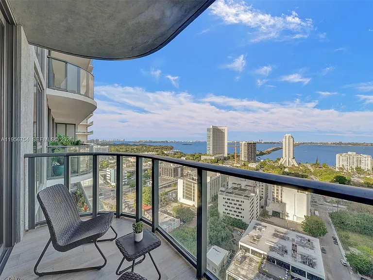 121 NE 34th St #2106A — Photo 2