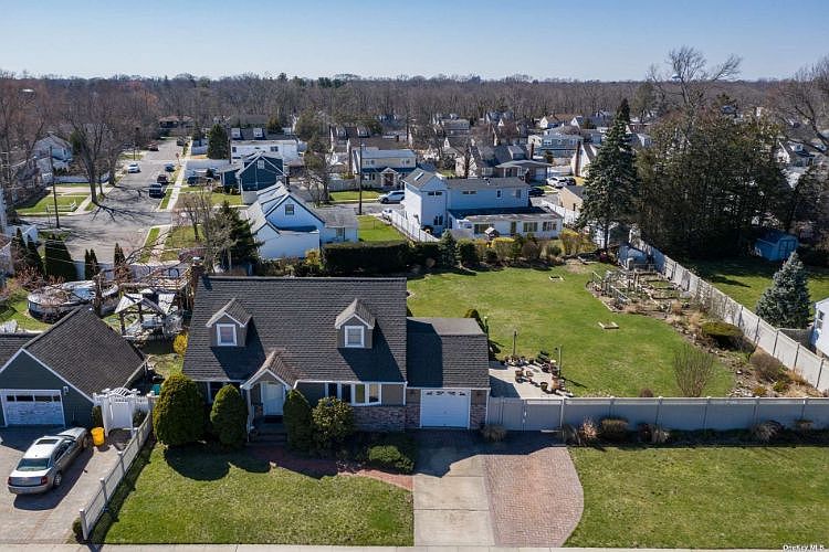 1st image of 42 Scholl Dr