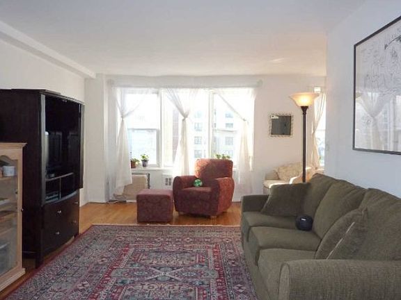 2nd image of 1 E Broadway APT 5O