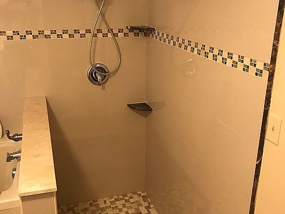 4th image of 885 Crestridge Cir