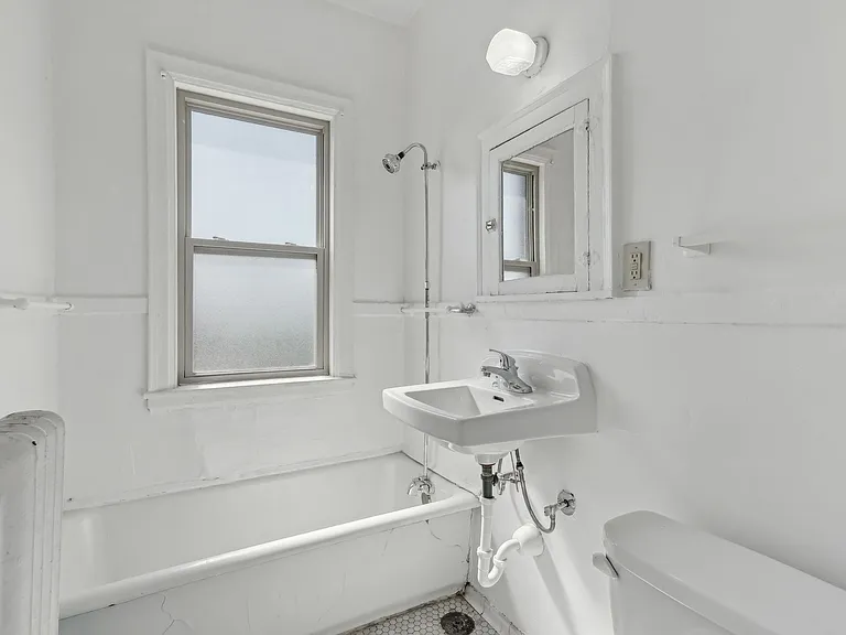 Summit Hill Apartments — Photo 10