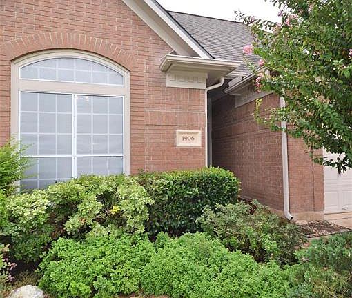 3rd image of 1906 Orchard Glen Ct