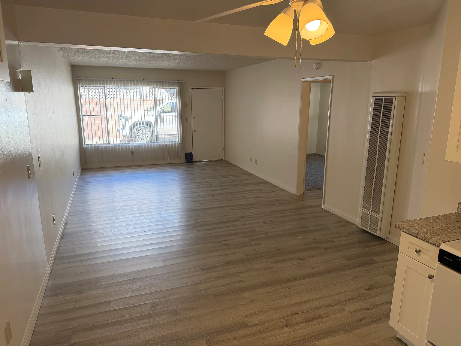 2 bed, 825 sqft, $2,100 — Photo 3