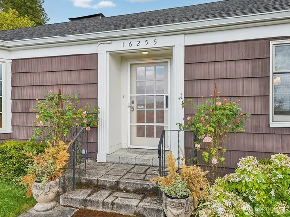 16255 38th Avenue NE, Lake Forest Park, WA 98155