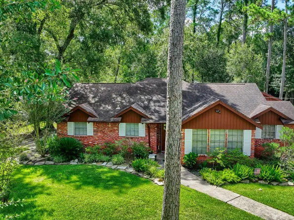 1200 Plantation Dr, Dickinson, TX 77539
