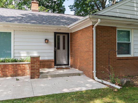 2nd image of 2226 Lorraine Ave