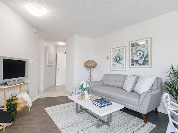 3rd image of 1265 Burnaby St